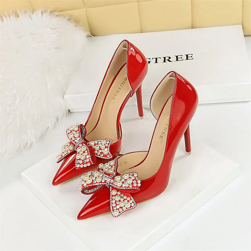 Luxury Women Bow Pearl Rhinestone Pumps Patent Leather High Heel Pointed Toe Shallow Mouth Side Hollow Stilettos Party Shoe