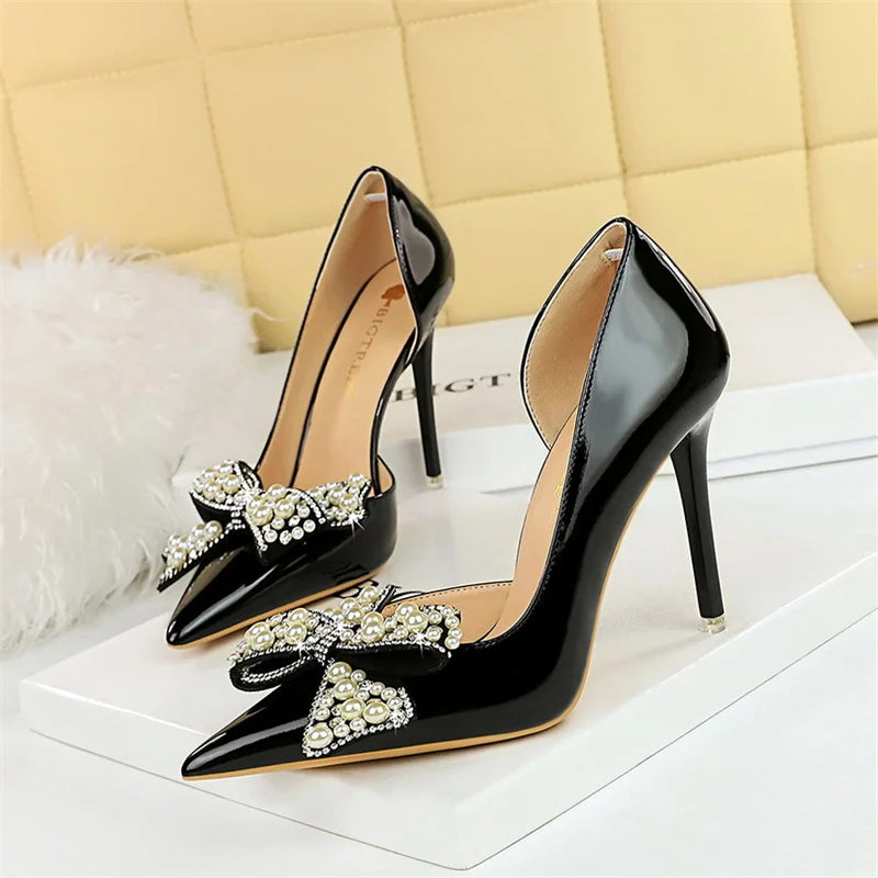 Luxury Women Bow Pearl Rhinestone Pumps Patent Leather High Heel Pointed Toe Shallow Mouth Side Hollow Stilettos Party Shoe